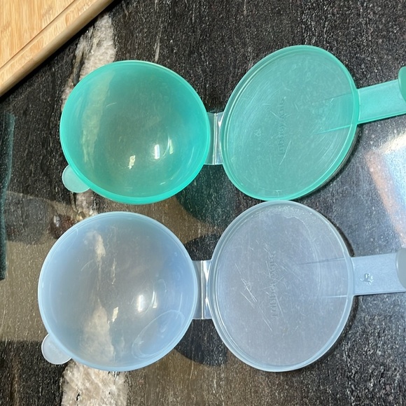 Tupperware Hang in refrigerator Produce Keepers- Green and Blue Set of Two - Picture 7 of 9